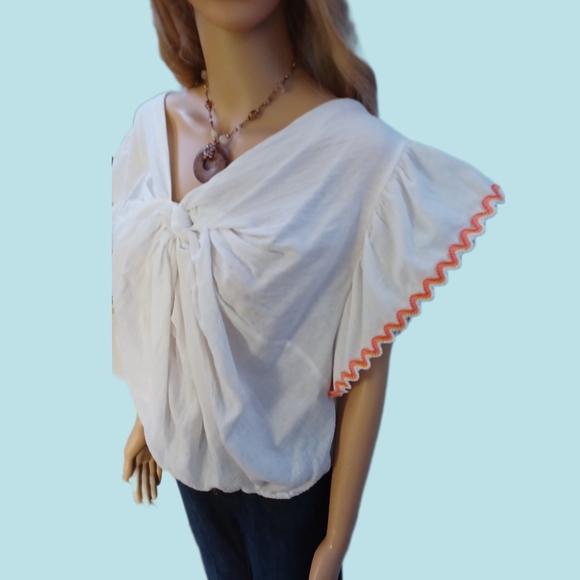 NEW!Line & Dot L flutter sleeve top - Picture 3 of 9